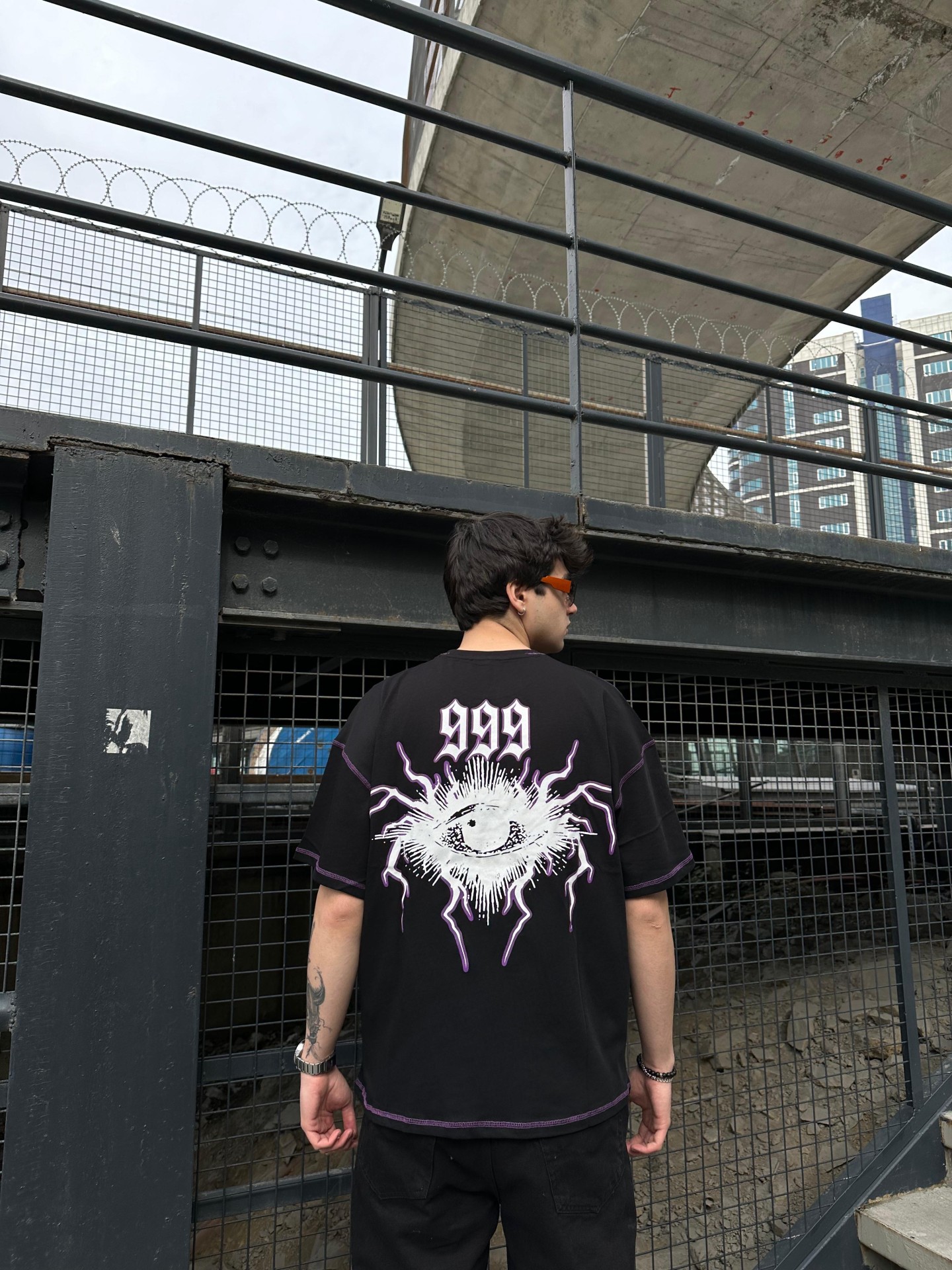 999 Eyes Ters Dikiş Siyah Tshirt 